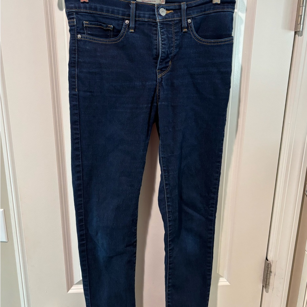 Levi’s 312 Shaping Slim Blue Jeans